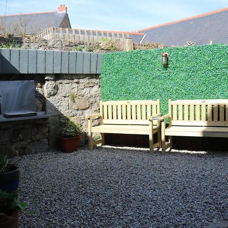 Large Cottage, 3 Beds All En-Suite, Small Village Location Overlooking Mousehole Penzance Exterior photo