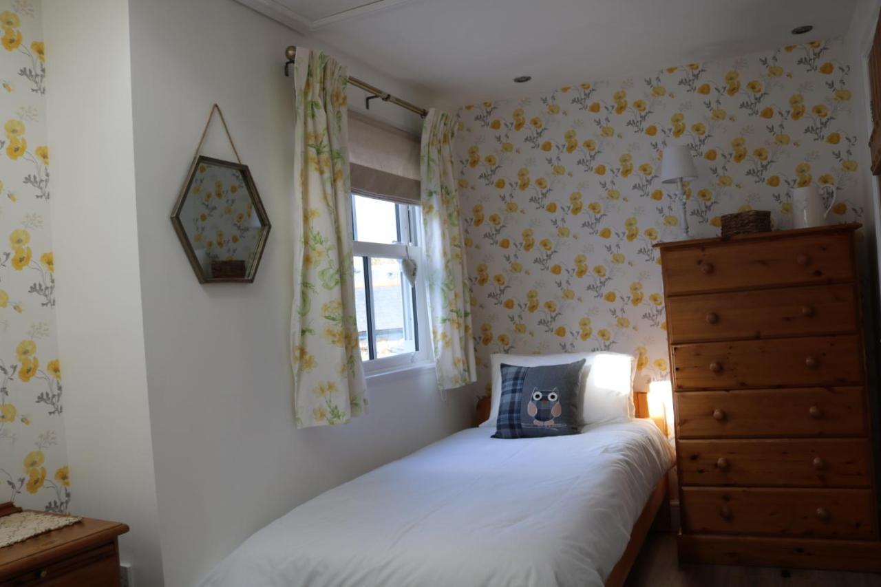 Large Cottage, 3 Beds All En-Suite, Small Village Location Overlooking Mousehole Penzance Exterior photo