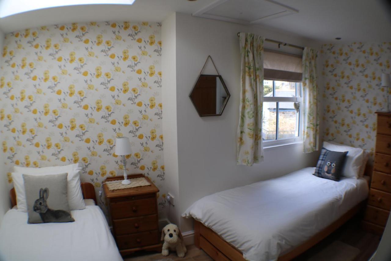 Large Cottage, 3 Beds All En-Suite, Small Village Location Overlooking Mousehole Penzance Exterior photo