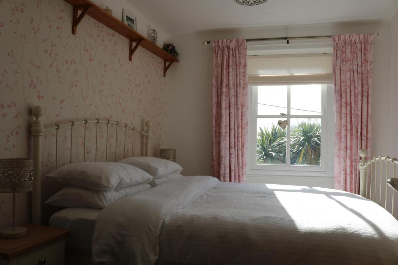 Large Cottage, 3 Beds All En-Suite, Small Village Location Overlooking Mousehole Penzance Exterior photo